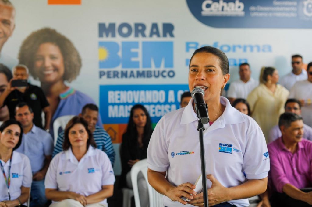 Raqyel Lyra falando sobre o programa Morar Bem.